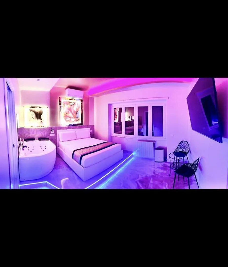 Bed Cinecittadue Bed & Breakfast Rome